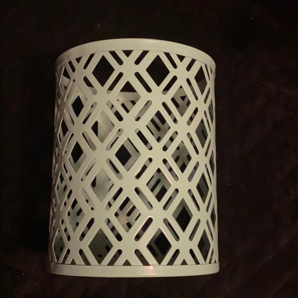 Makeup brush holder